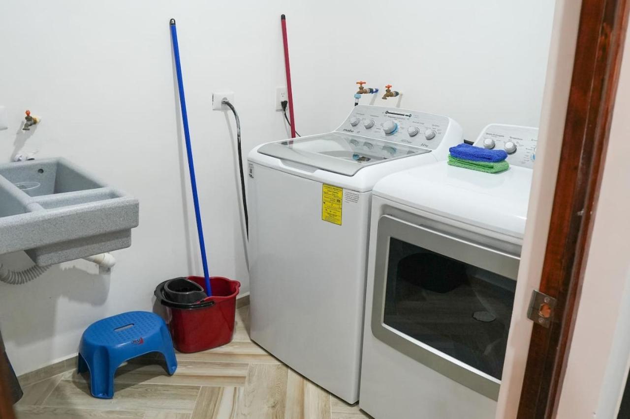 King Bed Retreat Parking Ideal Workspace *